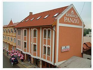 Отель Kemences Csarda Es Panzio Хайдусобосло Экстерьер фото